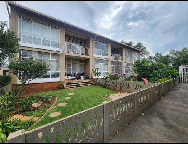 2 BEDROOM TOWNHOUSE FOR SALE IN BRACKENHURST